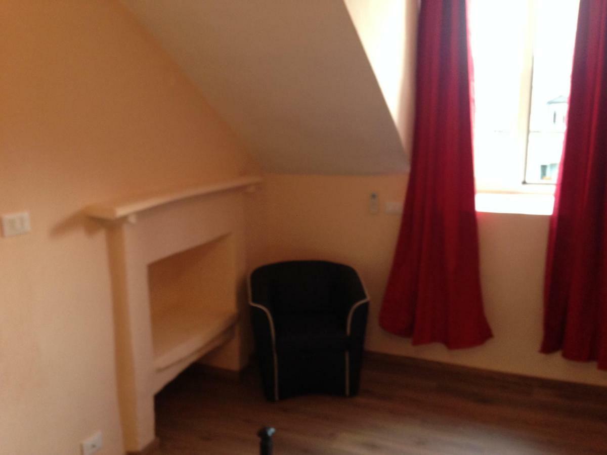 Apartamento Mansarda In Borgo Dora Turín Exterior foto