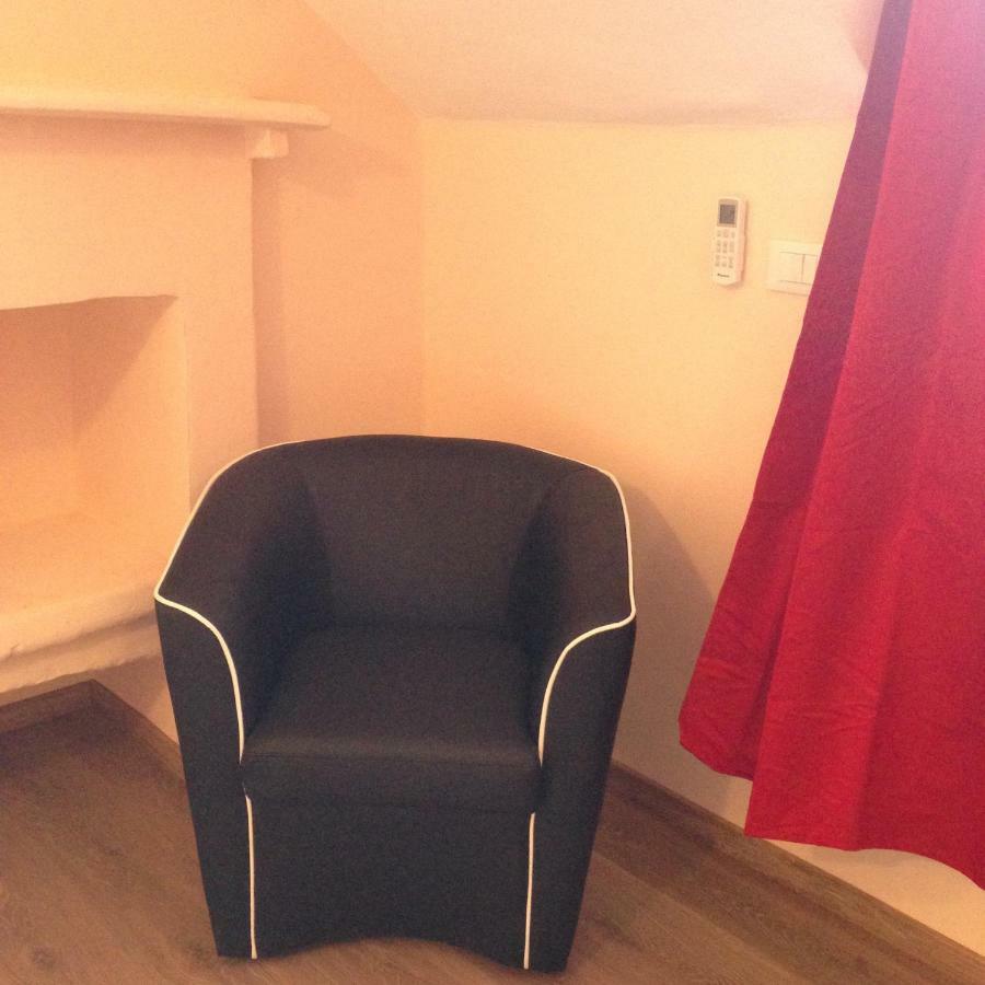 Apartamento Mansarda In Borgo Dora Turín Exterior foto